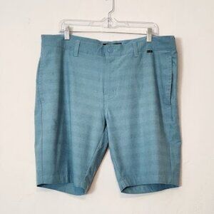 Travis Mathew Men's Shorts Size 38